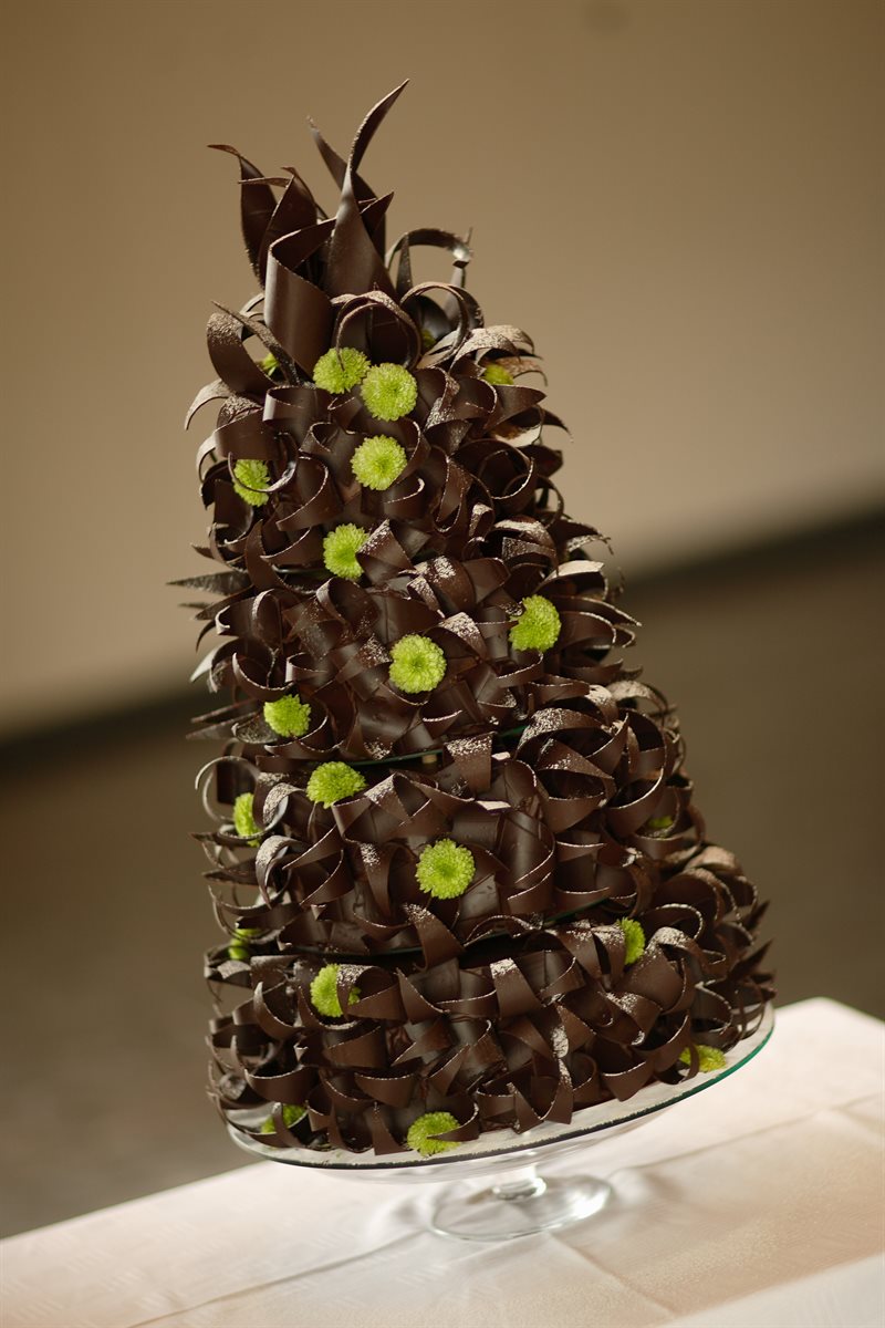 4 tiered spikey chocolate curl cake with green mums